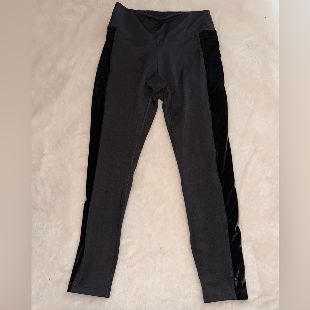 PINK yoga/athletic leggings.